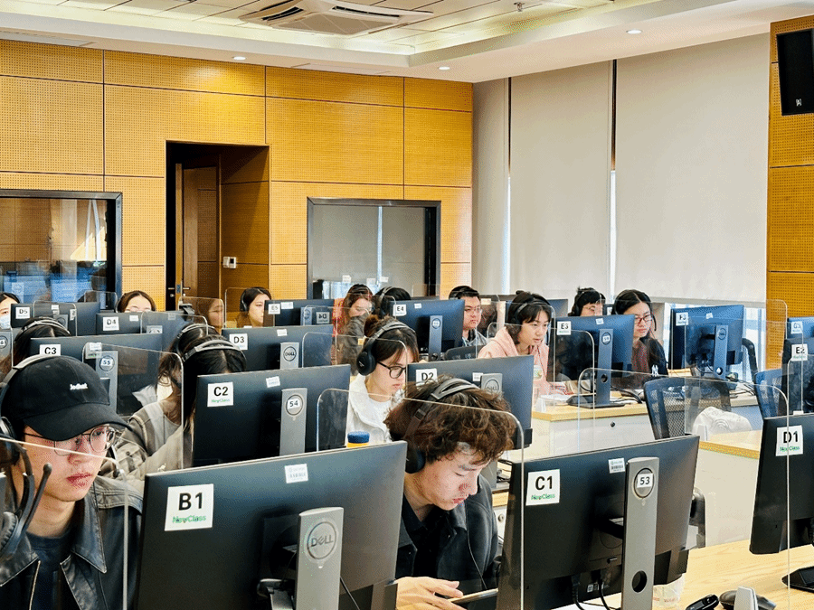 教學(xué)設(shè)備與計(jì)算機(jī)軟硬件及輔助設(shè)備的深度融合與應(yīng)用